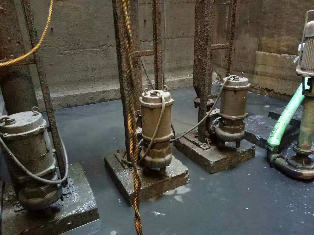 彭水污水池清理